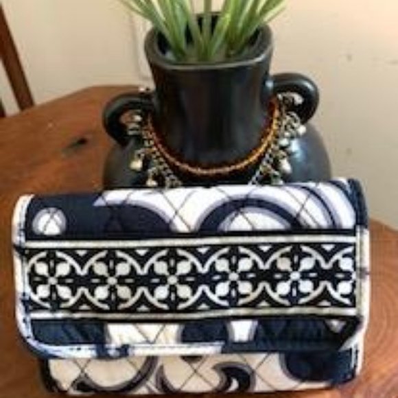 Vera Bradley Day & Night Compact Wallet - Picture 2 of 13